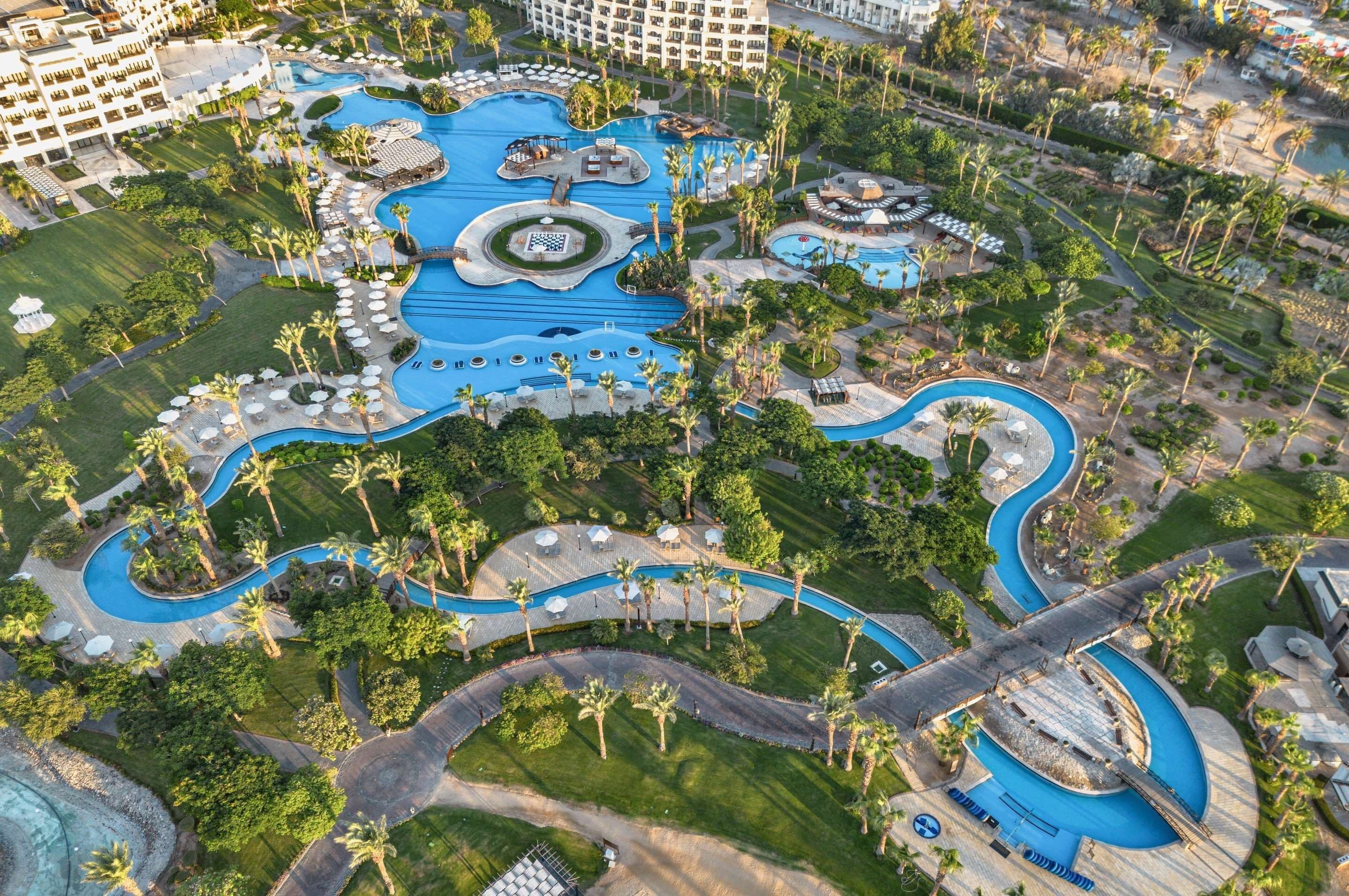 Steigenberger ALDAU Beach Hotel med pool og havudsigt