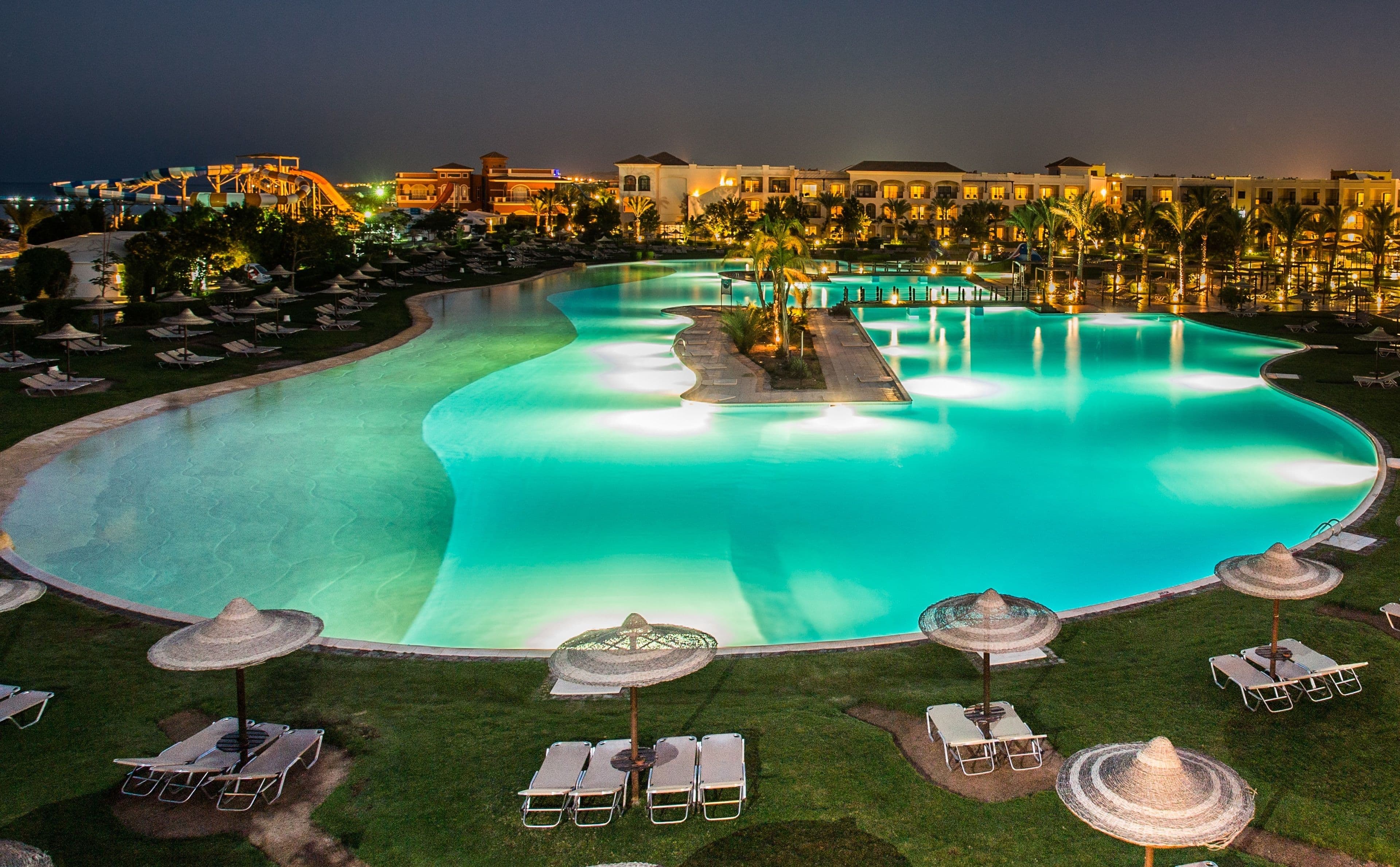 Jaz Aquamarine Resort poolområde med rutsjebaner